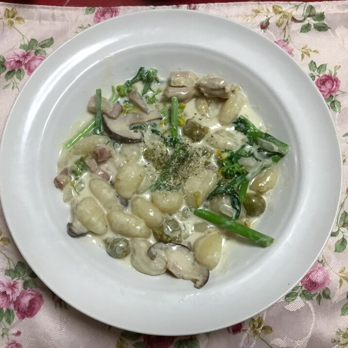 鶏肉とオリーブと菜花のポテトニョッキ